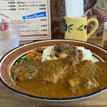 Curry & Bake - スパイシーチキンカレーと八角の牛すじ煮込み