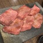 黒毛和牛とタンとハラミ 焼肉ごりちゃん 梅田本店 - 塩タン