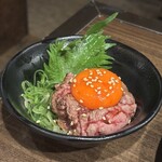 黒毛和牛とタンとハラミ 焼肉ごりちゃん 梅田本店 - 炙りユッケ
