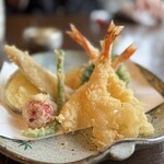 石臼挽手打ち蕎麦 えび家 - 天ぷら盛り合わせ