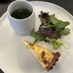 Soil Restaurant - キッシュと対馬産あおさのスープ