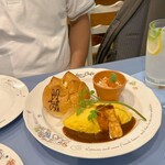 ピーターラビット ガーデンカフェ  - あのパン、やっぱり変わらず美味しくて感動…。香ばしくてやわらかくて、ちょっと罪悪感あるけど、やっぱり最高でした。