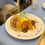 ピーターラビット ガーデンカフェ  - あのパン、やっぱり変わらず美味しくて感動…。香ばしくてやわらかくて、ちょっと罪悪感あるけど、やっぱり最高でした。