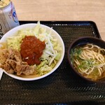 吉野家 - 料理写真:ビフタコライスと沖縄そば(三枚肉が1枚麺に埋もれてます)