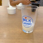 ミルクランドホッカイドウ→トウキョウ - 毎日違う北海道産の牛乳が提供されるそうだ。