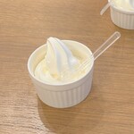 ミルクランドホッカイドウ→トウキョウ - アイスクリームは、濃厚で香り高く、一口で幸福感が倍増。