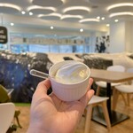 ミルクランドホッカイドウ→トウキョウ - アイスクリームは、濃厚で香り高く、一口で幸福感が倍増。