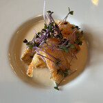 ビストロ エピス - スープと思えない、満足度高すぎるスープ　海老の風味とサクサク感が蕪のスープに絡めたら絶妙なハーモニーを生み出します。芸術的な美味しさ♡