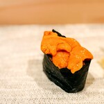299221164 - バフンウニ。 ウニみたく職人の技術の見せ場がないタネはぶっちゃけどうでもいいんだけど、旨い。 この価格帯としては、本日、マグロとウニは大当たり。