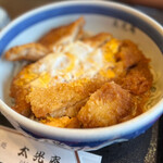 太光庵 - 大きな丼に、お蕎麦が見えないほどの大きなカツがど〜ん！と(*´Д｀*)♡
冷たいお蕎麦に、卵でとじた温かいカツ煮が乗せられております。