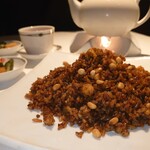 中国飯店 - 松の実のせ牛挽き肉入りたまり醤油チャーハン