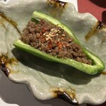 肉 峯がみ - 生ピーマンの肉詰め☺️ ※毎回単品で追加注文するくらい絶品！