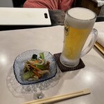 居酒屋煮八 - お通しと生ビール