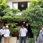 ウイークエンダーズコーヒー - みんなその辺に座って飲む