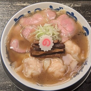 名物【海老ワンタン麺】
