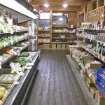 道の駅 しかおい - ウッディな店内