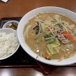 十八番 - 味噌タンメン(900円) サービスライス付き
