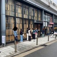 肉和食 月火水木金土日 - 開店前の並び