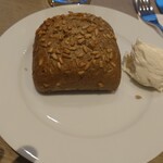 Steigenberger Airport Hotel Berlin - パンとチーズ