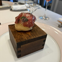 アッシュ - 神戸牛の生ハムとポンデケージョ