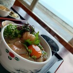 ドライブイン汐風 - 海が見える窓際の席♪