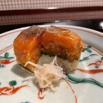 割烹 新多久 - 桜鱒の棒寿司、うどのガリ