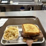 Regal Eagle Smokehouse Craft Drafts & Barbecue - 『Sliced Texas Beef Brisket Sand & Mac Cheese $14.99』 『Samuel Adams Biston Lager $12.25』