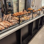 ル・プチメック 日比谷店 - バゲット類が豊富