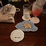 バー ジャダ - R7.5再　落花生はシンガポールロングバーの常連さんからのお土産品