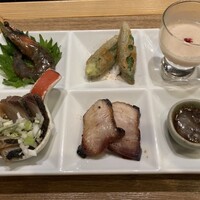 豊栄 - 前菜6種　海老紹興酒漬　焼豚の脂は甘旨い