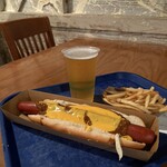 Restaurantosaurus - 『Foot-Long HotDog with Chili & Cheese $14.99』 『Bod Light Lager $10.00』