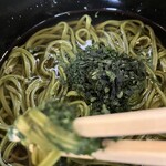 中村藤吉本店 - 温かい生茶蕎麦　甜茶がのってます