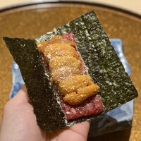横浜 うしみつ - 和牛の雲丹ユッケドッグ