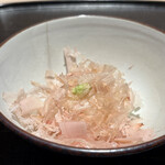 礒田 - 削りたての鰹節とすりたての山葵をのせて♪