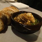 上六ワイン - 昆布締めたらこと足赤エビのアヒージョ