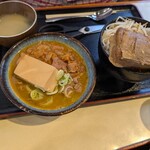 もつ煮込み みつ子 - チビが注文した、もつ煮と半角煮のダブル定食(税込1,420円)