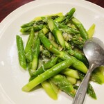 龍口酒家 - アスパラガスと蟹の炒め物