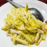 龍口酒家 - 黄韮の炒め物