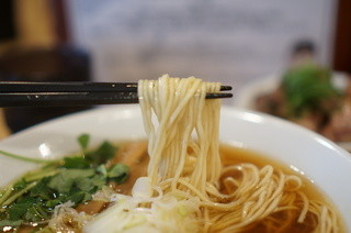 Japanizusobanudorutsuta - 麺のアップ　キレのある細麺