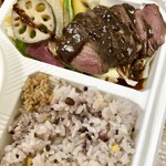 スープとカレー ボンジョルネ - ◯エゾ鹿のポワレ　赤ワインソース（￥2,190）