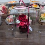 もつ煮込み みつ子 - 今年は珍しく、真っ赤なお花にしましたけど、10年前に買ったのもまだまだキレイなんですよ…