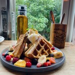 島野菜カフェ Re:Hellow BEACH - モチモチ食感のワッフル