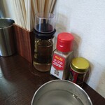 手打ちラーメン 清仁軒 - 卓上調味料