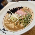 麺やシバケン - 魚介とんこつラーメン(930円)