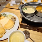 Plataran Resort & Restaurant - 選べるアジアンカレー2種(じっくり煮込んだ牛肉のルンダンカレー、海老のグリーンカレー、チーズナン)