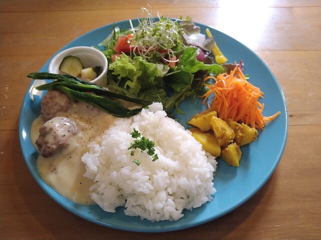 アールファクト（R-fact.）- 能代の落ち着くカフェでゆっくり過ごす