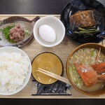 カネマル水産鮮魚店 - 朝定食700円。美味しい。