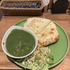 アマラ インドカレー&ナン - チーズナンセット　ほうれん草&チキンカリー