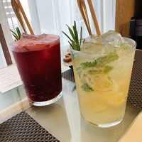 サラマンジェ ド ヨシノ - 甘夏とカシスのソーダ・レモンスカッシュ