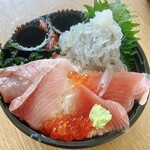 おさかな共和国 えびす丸 - 生しらす丼